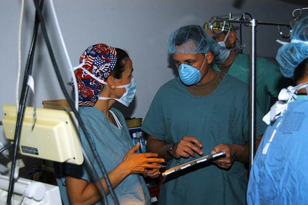 Registered Nurse getting Instructions from an Anesthesiologist